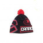 	Kulich Montreal Canadiens s Bambulí od značky Reebok s vypleteným logem Montreal Canadiens.