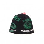 	Zimní Čepice Vancouver Canucks od značky Reeboks vypleteným logem a nápisem Vancouver Canucks.